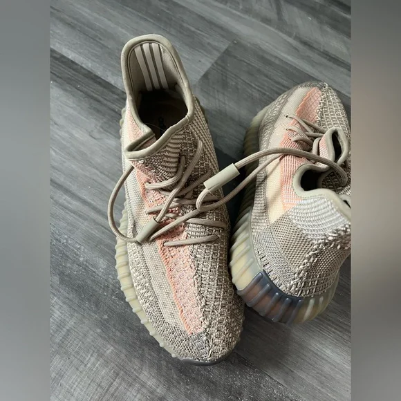 Women’s adidas Yeezy Boost - Picture 4 of 7